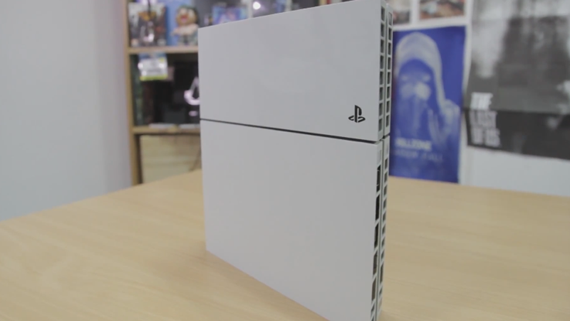 Illustration for article titled Up Close With The White PS4
